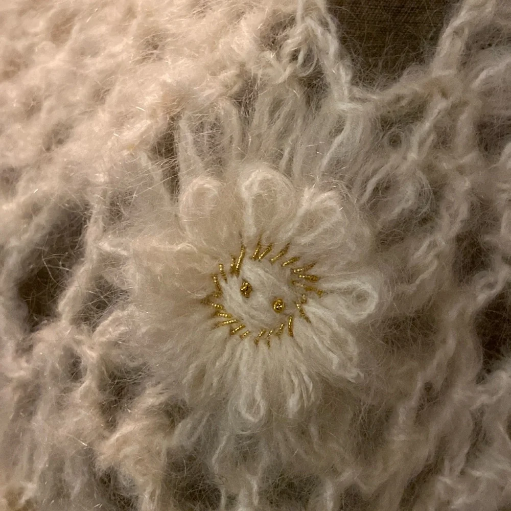 Vintage hand knit shawl cream off white flowered gold speckle tassel edge